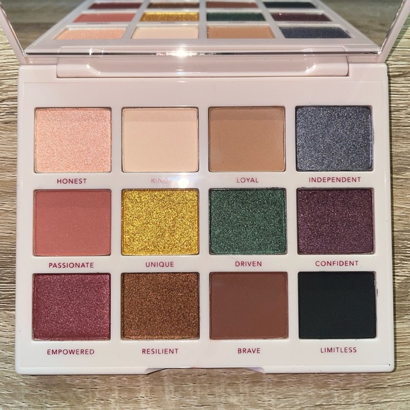 Persona Cosmetics: Identity Two Palette - Picture 3 of 5